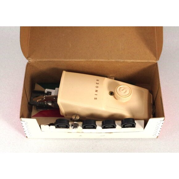 Singer Buttonholer Attachment No. 489510 For Vertical-Needle Zig-Zag Machines - Picture 2 of 4
